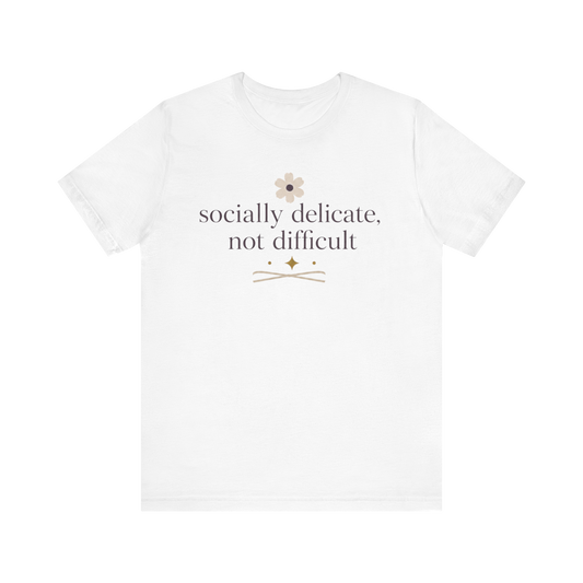 Camiseta "Socialmente delicado, no difícil"