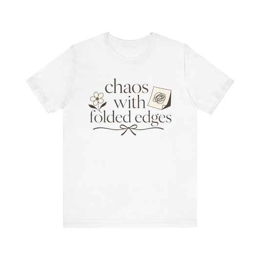 Camiseta "Caos con bordes doblados"