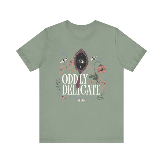 Camiseta "Extrañamente Delicada"